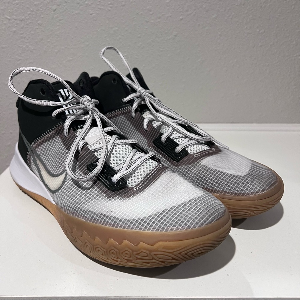 Nike Men’s Kyrie Flytrap 4 CT1972-006 Gray Basketball Shoes Sneakers Size 10.5 - Picture 3 of 9